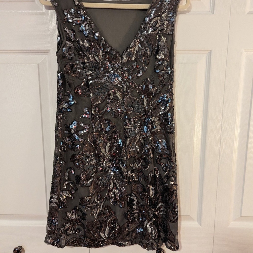 Black and white market Cocktail Dress size 8P sequin new - Picture 10 of 10